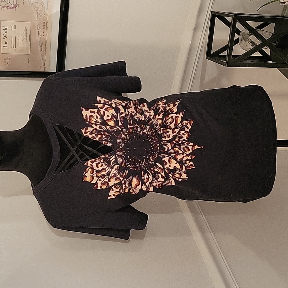 Black sunflower short sleeve top womens large